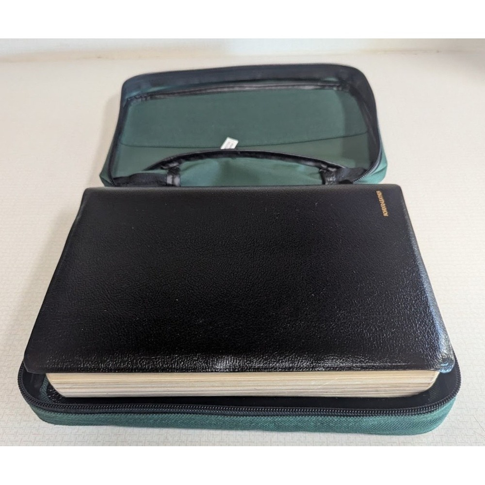 The Nelson Study Bible Complete Study System NKJV 2885 Bonded Leather with Case - Picture 9 of 10